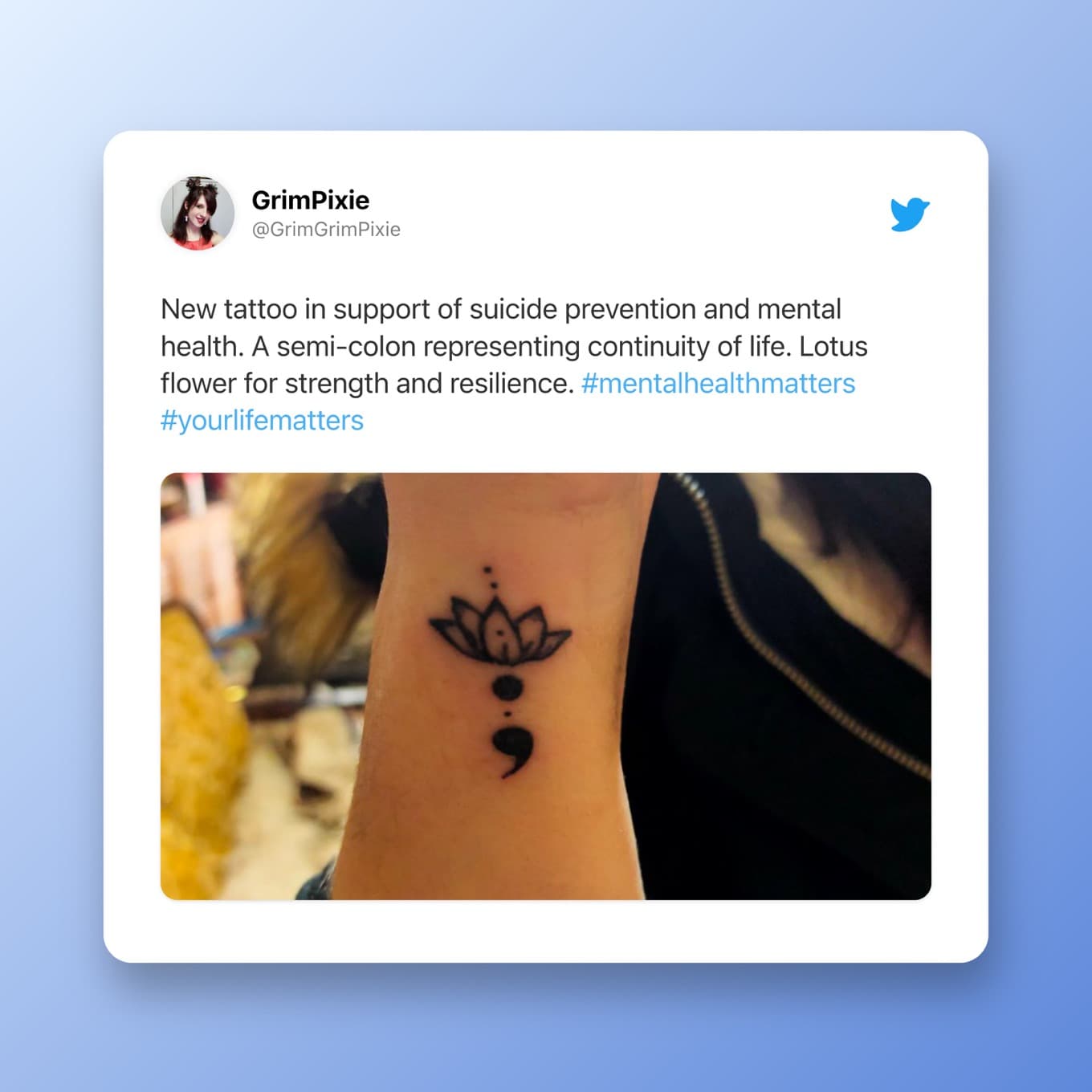 Nieuwe tatoeage ter ondersteuning van zelfmoordpreventie en geestelijke gezondheid. Een puntkomma die de continuïteit van het leven vertegenwoordigt. Lotusbloem voor kracht en veerkracht. #mentalhealthmatters #yourlifematters