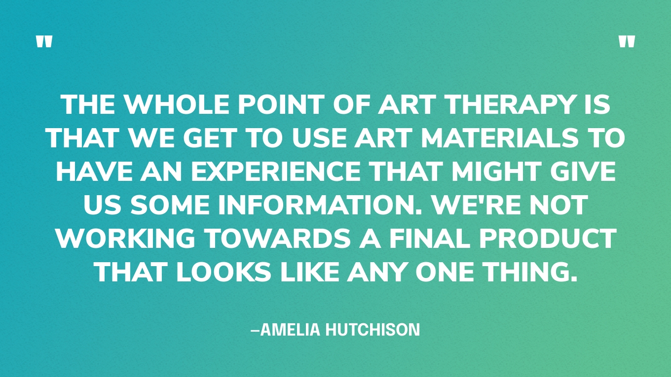Een citaat van Amelia Hutchison over kunsttherapie luidt: Het hele punt van kunsttherapie is dat we kunstmaterialen kunnen gebruiken om een ervaring te hebben die ons wat informatie kan geven. We werken niet aan een eindproduct dat op één ding lijkt."