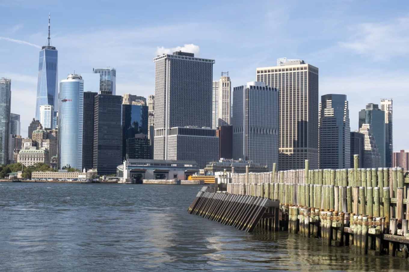 Een uitzicht op de skyline van New York gezien vanaf de school van de haven