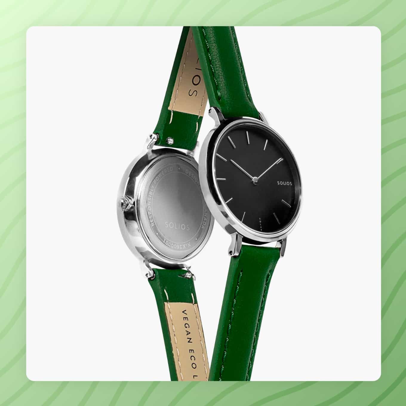 Een strak horloge van Solios met een groene horlogeband