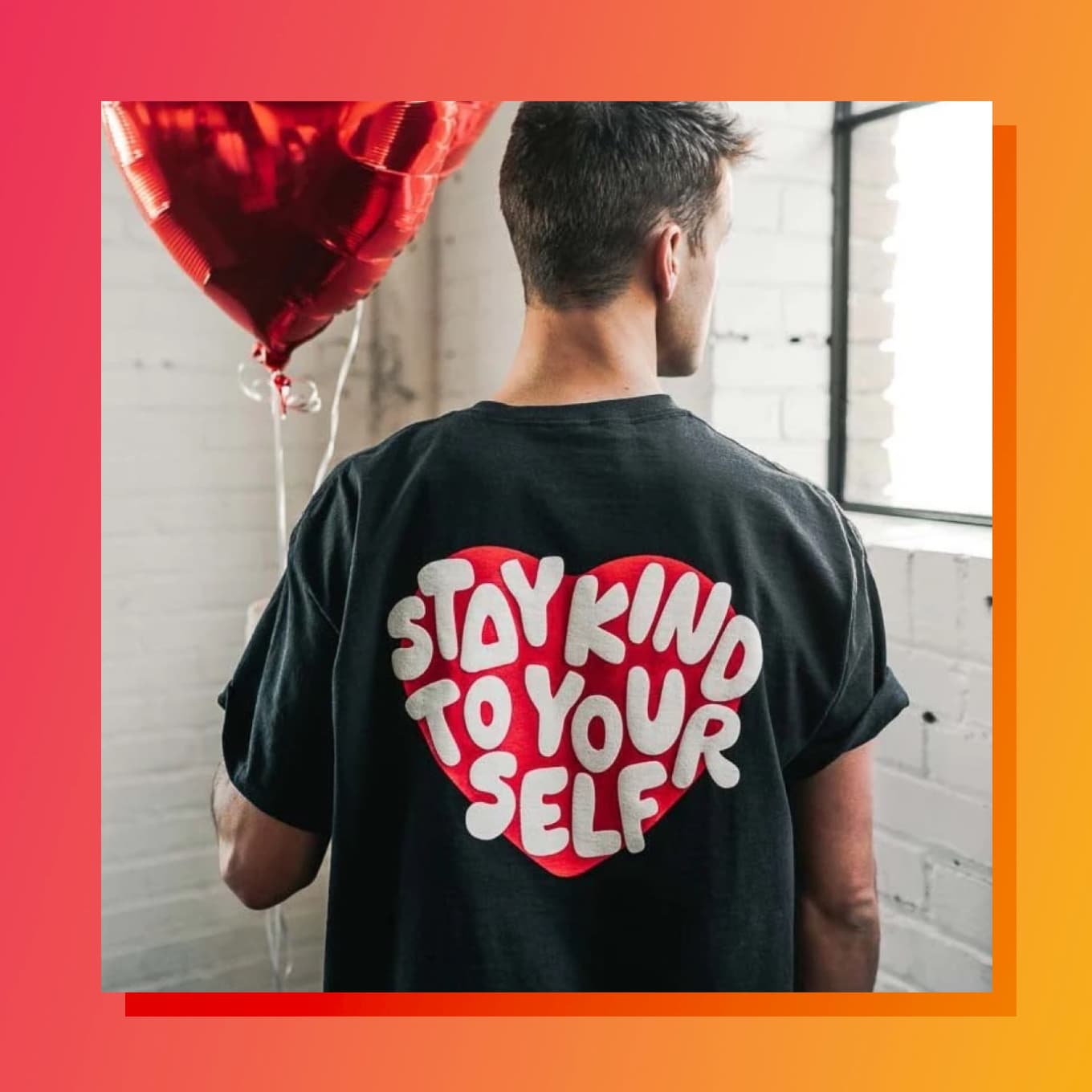 Shirt met de tekst: Stay Kind To Yourself