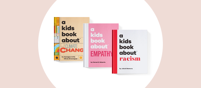 Drie boeken met de titel, "Een kinderboek over klimaatverandering", "Een kinderboek over empathie"en "Een kinderboek over racisme."