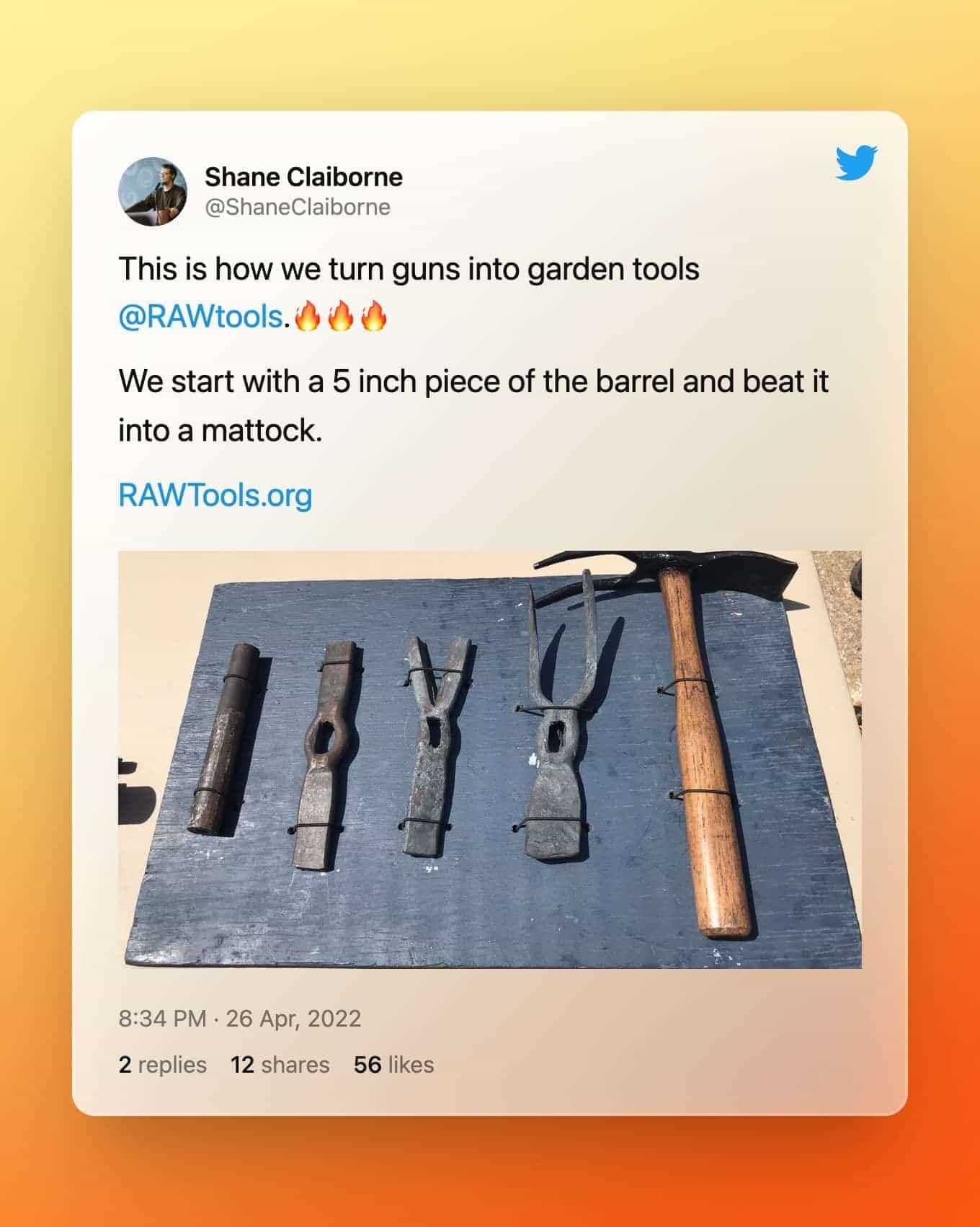 @ShaneClaiborne op Twitter: Dit is hoe we geweren veranderen in tuingereedschap @RAWtools . 🔥🔥🔥 We beginnen met een stuk van 5 inch van de loop en slaan het in een mattock.   http://RAWTools.org