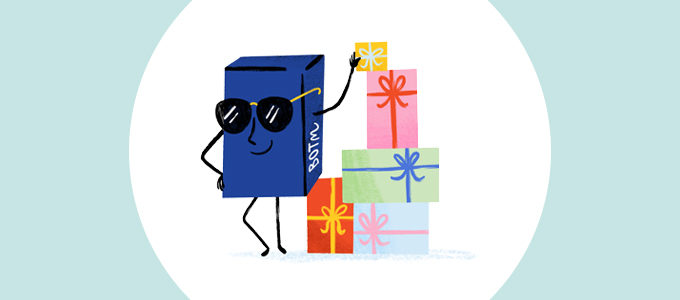 Een tekening van een blauw boek met stokhanden en voeten, glimlachend en met een zonnebril op 5 tekeningen van cadeautjes op elkaar gestapeld.