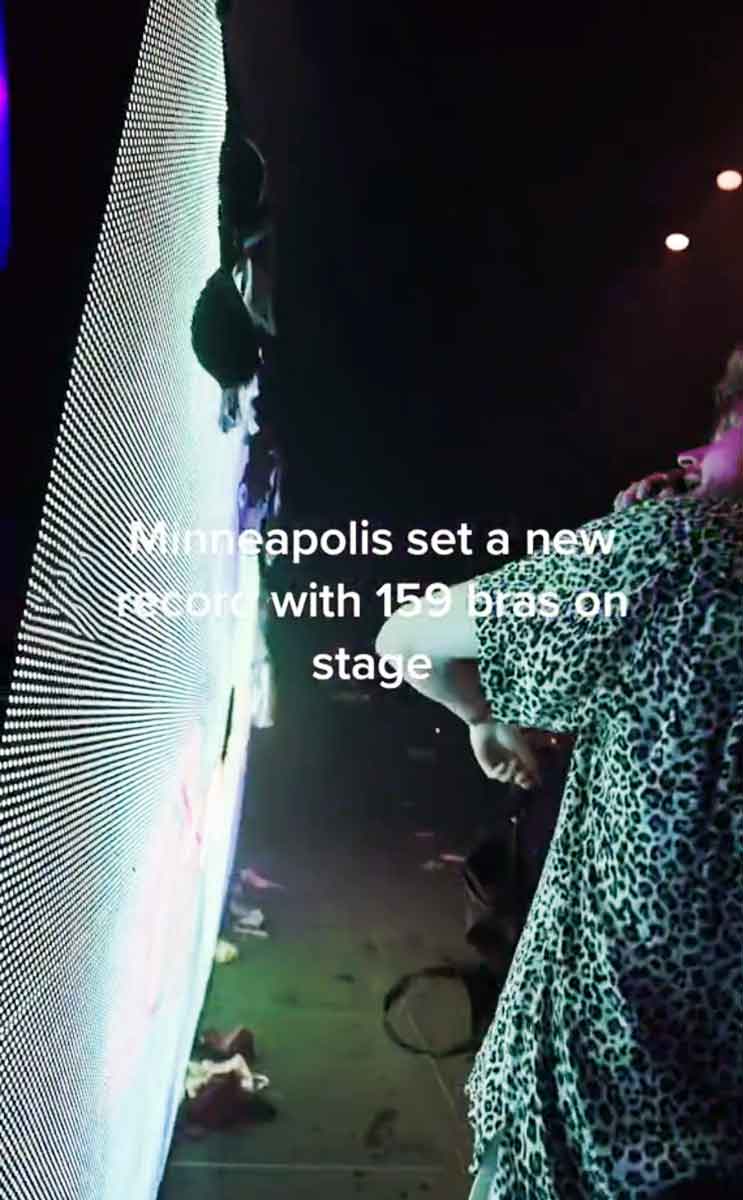 Screenshot van Yung Gravy TikTok met de tekst: Minneapolis vestigde een nieuw record met 159 bh's op het podium