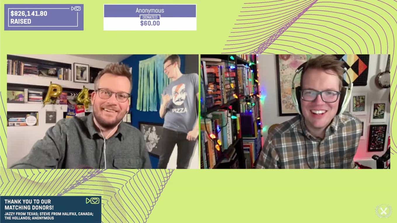 John Green en Hank Green glimlachen samen op de 2022 Project for Awesome livestream