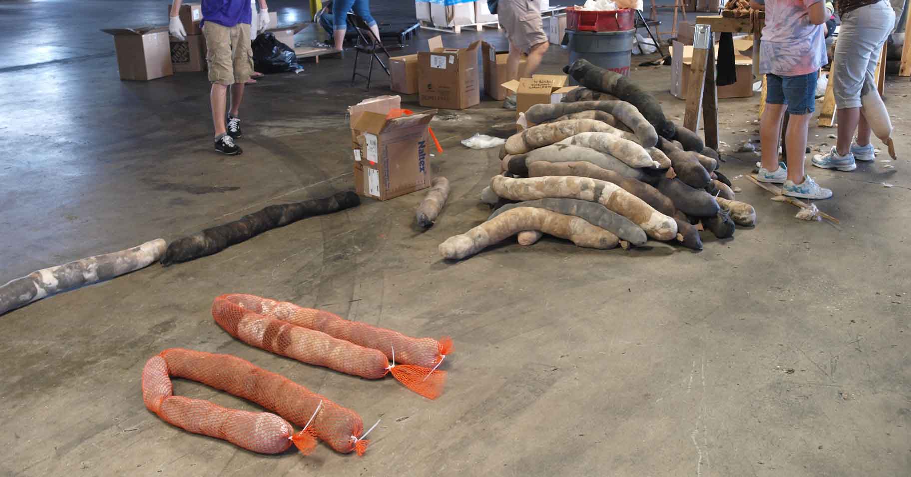 Haarstylisten gebruiken haarknipsels om olievlekken op te ruimen Body