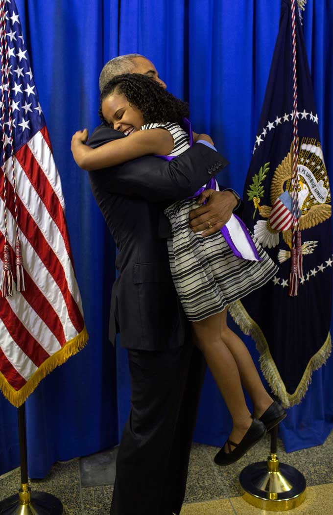 Little Miss Flint wordt geknuffeld door president Obama