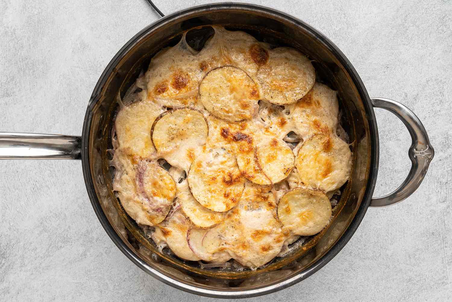 aardappelen koken in een pan
