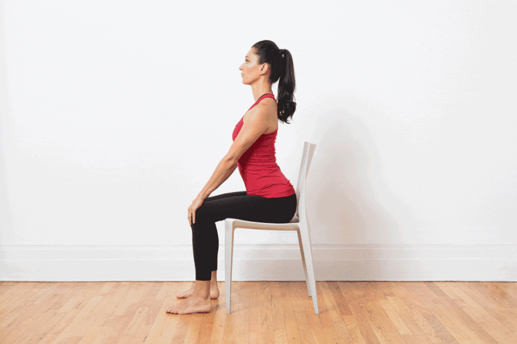 10 stoel yogahoudingen die je thuis kunt doen