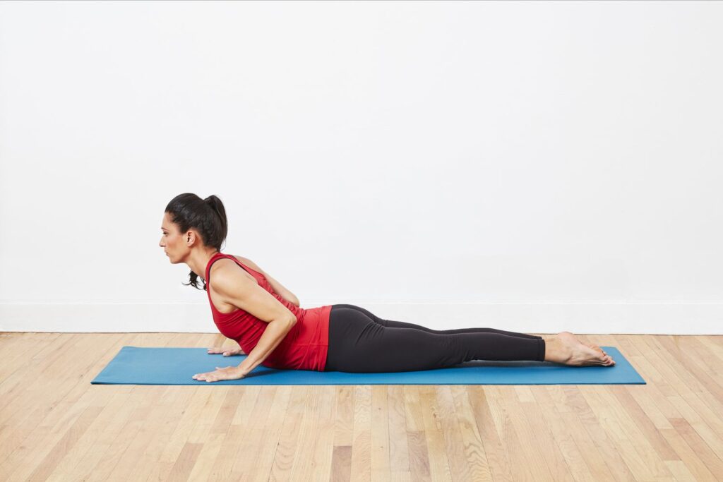 Hoe Cobra Pose (Bhujangasana) in Yoga te doen