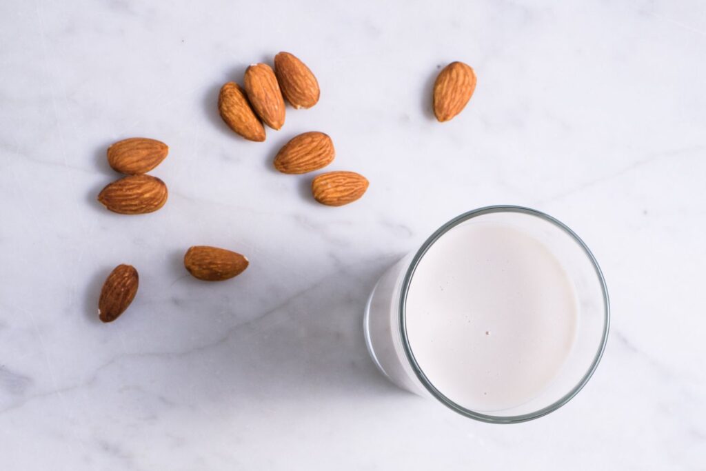 Glutenvrije notenmelk en andere alternatieve melk