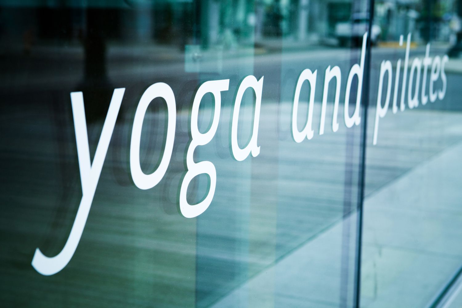 Yoga studio voorraam
